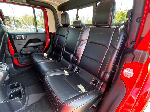 Used 2022 Jeep Gladiator Rubicon w/ LED Lighting Group AWD/4WD image 19