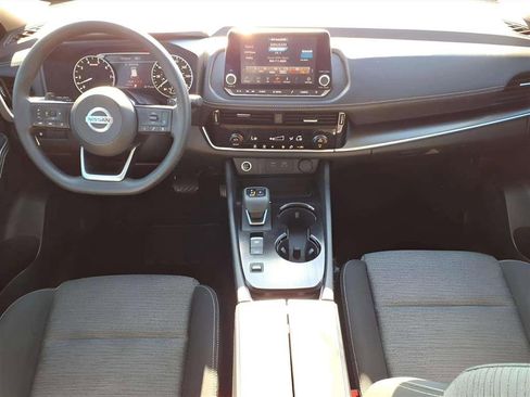 Used 2021 Nissan Rogue SV image 12