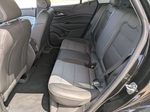 Used 2025 Chevrolet Trax LT w/ LT Convenience Package FWD image 18