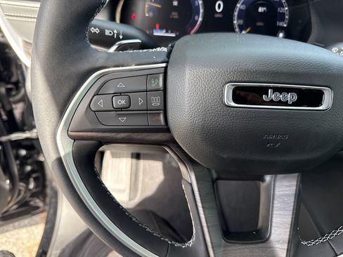 New 2025 Jeep Grand Cherokee Limited w/ Black Appearance Package image 19