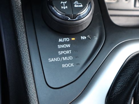 Used 2017 Jeep Cherokee Trailhawk w/ Trailer Tow Group image 21