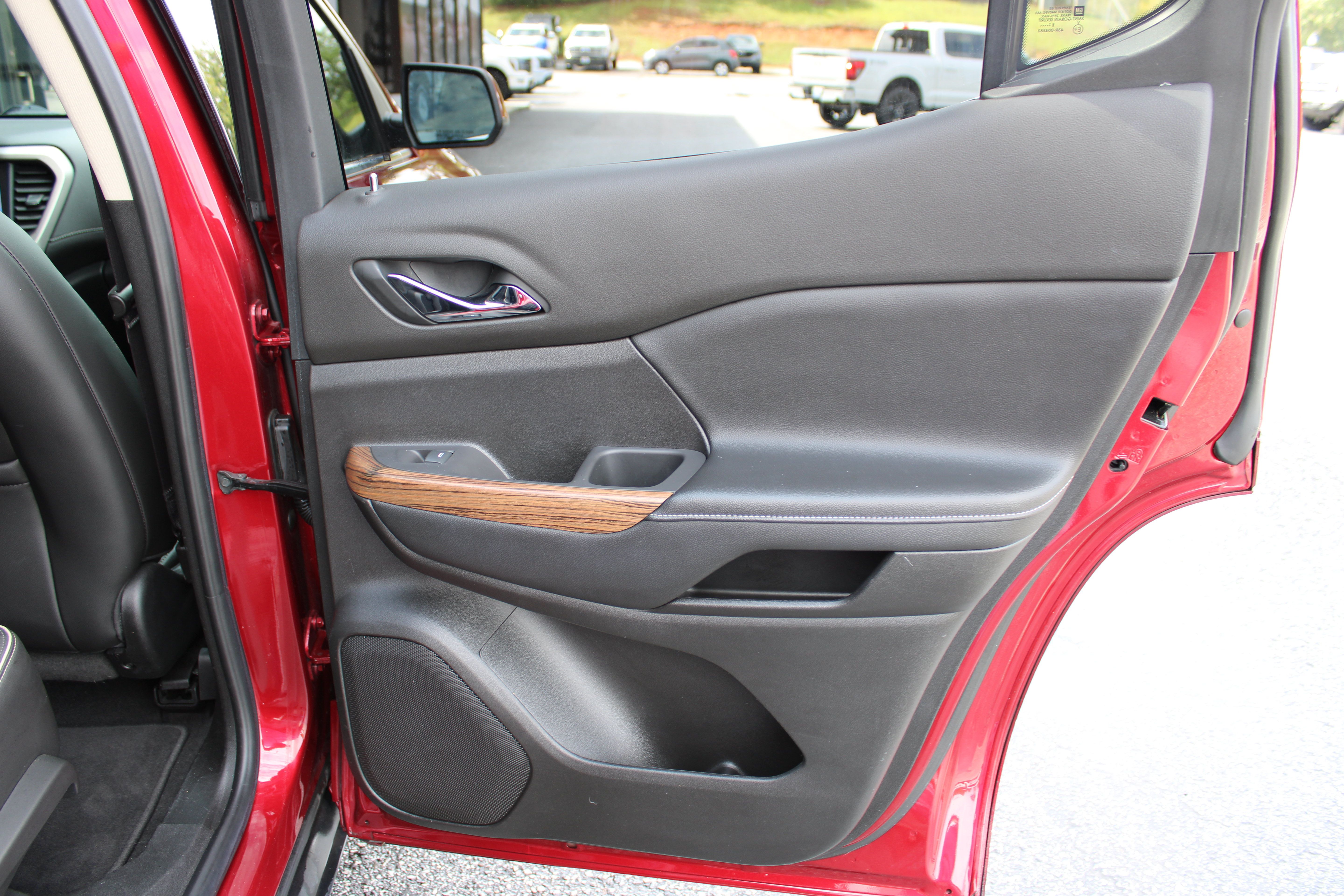Used 2019 GMC Acadia Denali w/ Technology Package FWD image 15