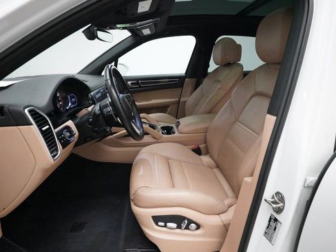 Certified 2019 Porsche Cayenne E-Hybrid image 4