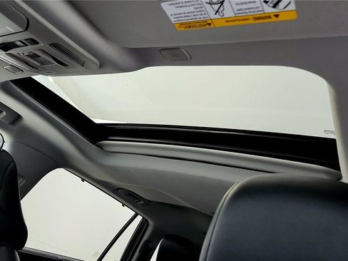 Used 2024 Toyota Highlander XLE image 27