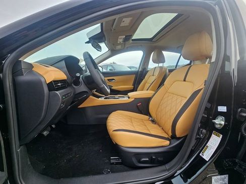 Used 2025 Nissan Sentra SV w/ SV Premium Package image 22