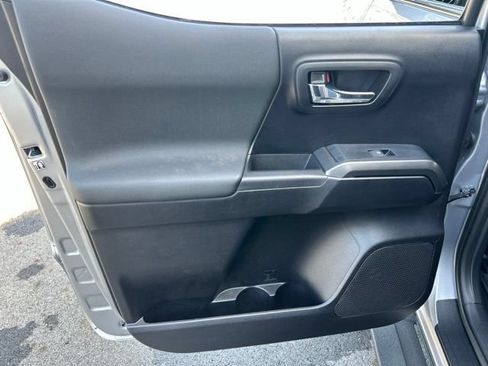 Used 2020 Toyota Tacoma TRD Sport w/ TRD Premium Sport Package AWD/4WD image 29