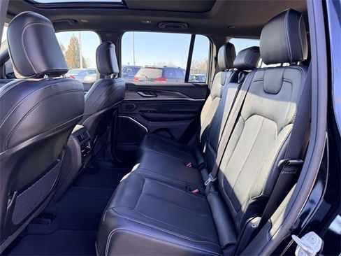 Used 2023 Jeep Grand Cherokee Overland image 13