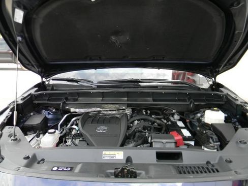 Used 2023 Toyota Highlander XLE AWD/4WD image 7