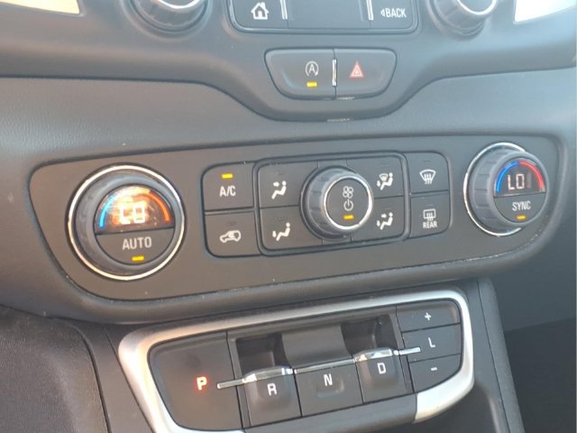 Used 2024 GMC Terrain SLT FWD image 6