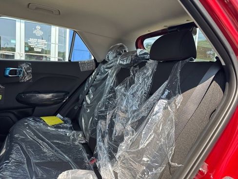 Certified 2025 Hyundai Venue SE image 39