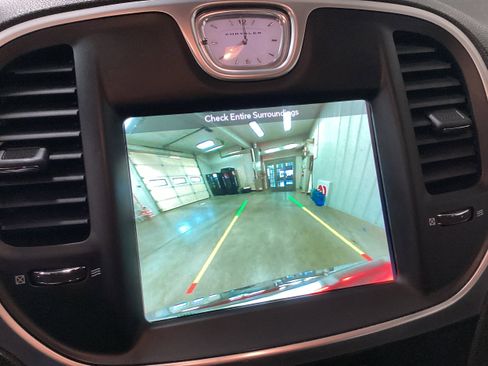 Used 2019 Chrysler 300 Limited w/ Safetytec Plus Group image 32