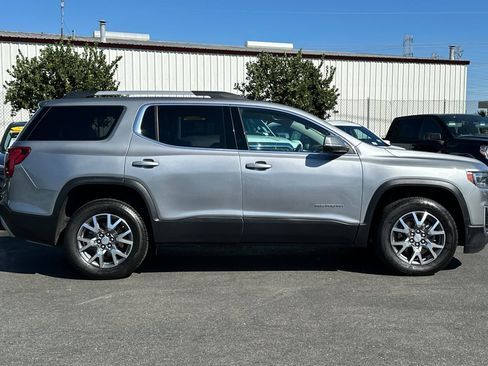 Used 2023 GMC Acadia SLT image 3