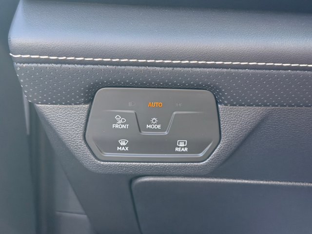 Used 2025 Volkswagen Atlas SE AWD/4WD image 31