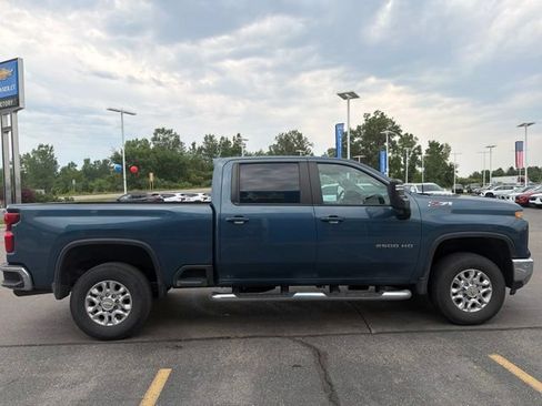 Used 2024 Chevrolet Silverado 2500 LT AWD/4WD image 4