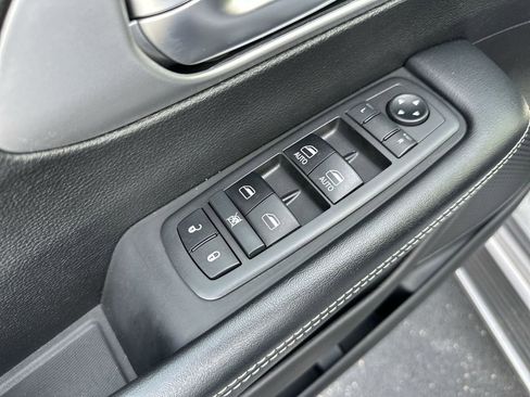 Used 2019 Chrysler Pacifica Touring Plus w/ S Appearance Package FWD image 19