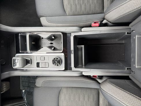 Used 2025 Nissan Pathfinder SV AWD/4WD image 29