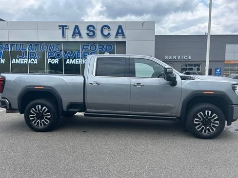 Used 2025 GMC Sierra 3500 Denali Ultimate AWD/4WD image 10