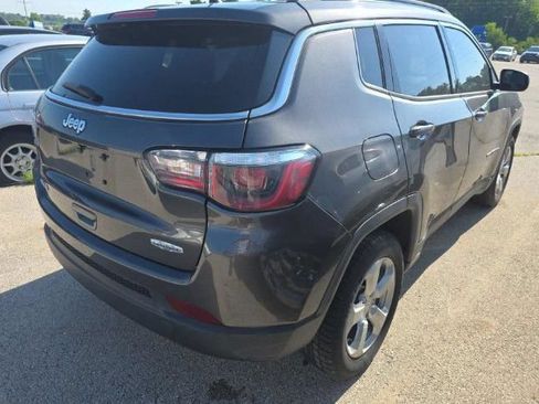 Used 2018 Jeep Compass Latitude AWD/4WD image 3