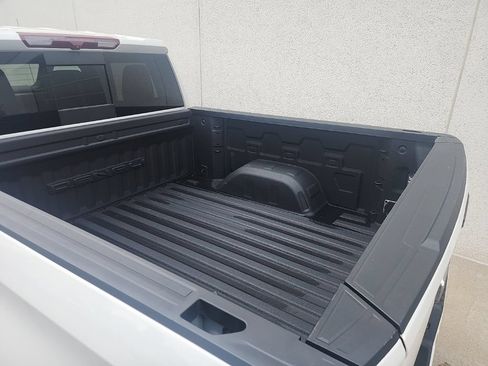 Used 2023 GMC Sierra 1500 Denali AWD/4WD image 5