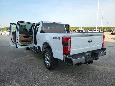 Used 2023 Ford F250 Lariat w/ Chrome Package AWD/4WD image 16