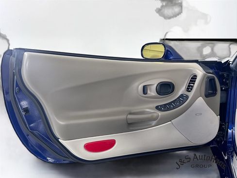 Used 2004 Chevrolet Corvette Coupe w/ Preferred Equipment Group RWD image 20