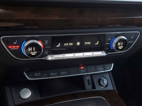 Used 2020 Audi Q5 2.0T Premium w/ Convenience Package image 23