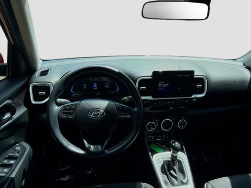 Used 2024 Hyundai Venue Limited FWD image 18