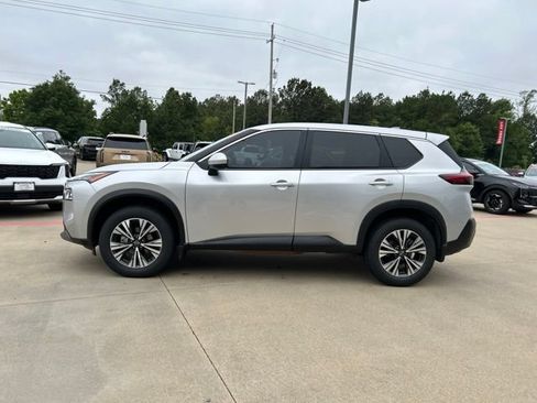 Used 2023 Nissan Rogue SV FWD image 5