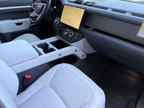 New 2026 Land Rover Defender 110 X-Dynamic SE AWD/4WD image 26