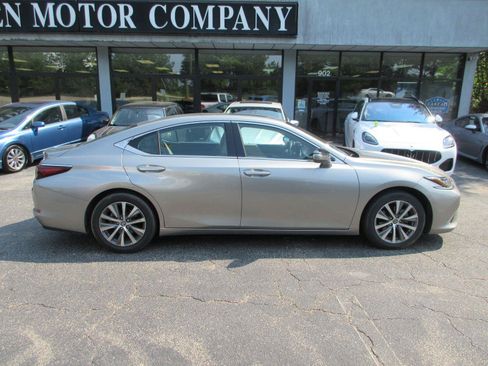 Used 2021 Lexus ES 350 w/ Premium Package FWD image 4