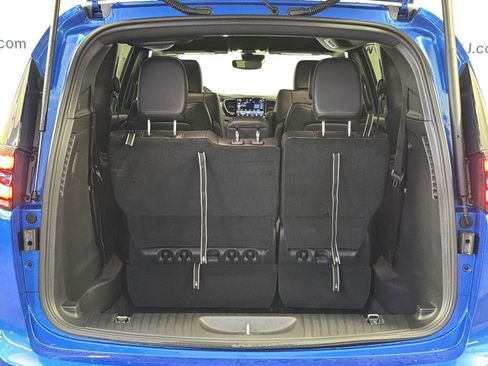 New 2026 Chrysler Pacifica Select image 7