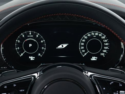 Certified 2025 Bentley Bentayga image 33