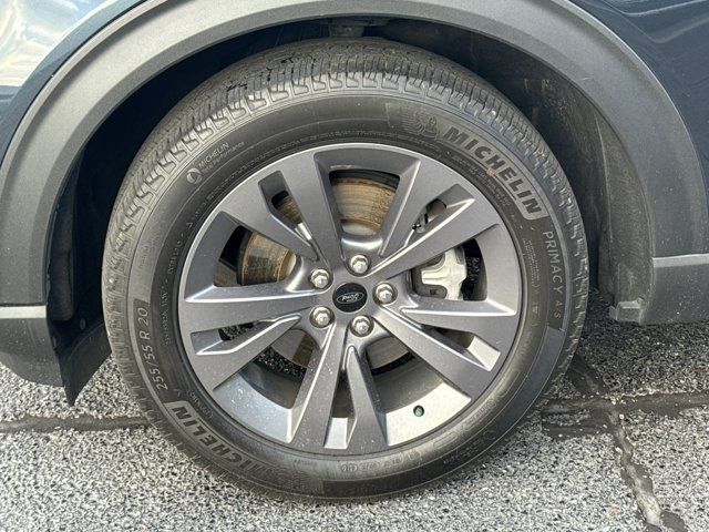 Used 2024 Ford Explorer XLT w/ Equipment Group 202A RWD image 11