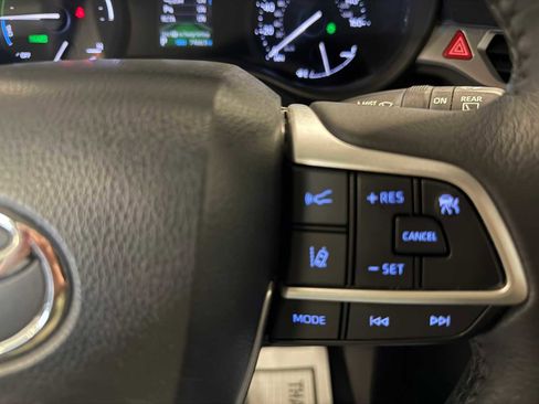 Used 2023 Toyota Sienna XLE AWD/4WD image 37