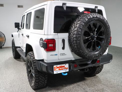 Used 2022 Jeep Wrangler Unlimited Sahara w/ Cold Weather Group image 10