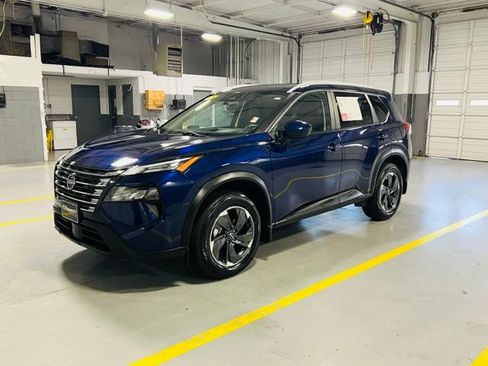 Used 2024 Nissan Rogue SV w/ SV Premium Package FWD image 14