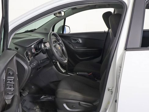 Used 2022 Chevrolet Trax LS AWD/4WD image 21