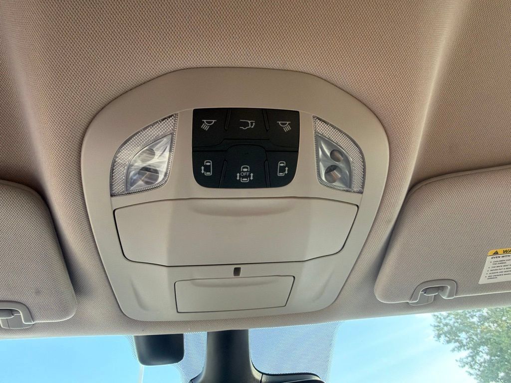Used 2022 Chrysler Pacifica Touring-L FWD image 31