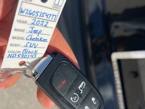 Certified 2022 Jeep Cherokee Latitude Lux FWD image 36