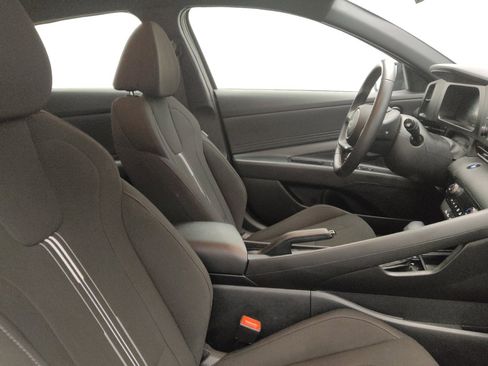 Used 2025 Hyundai Elantra Sport FWD image 21