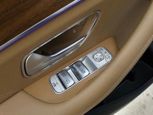 Certified 2024 Mercedes-Benz GLS 580 4MATIC image 31