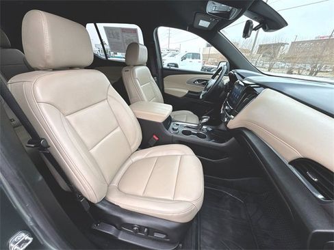 Used 2023 Chevrolet Traverse LT w/ LT Premium Package image 28