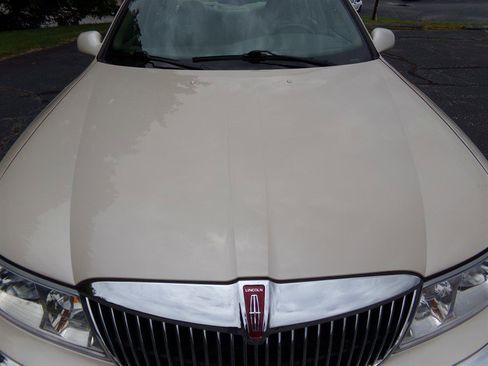 Used 2001 Lincoln Continental image 6