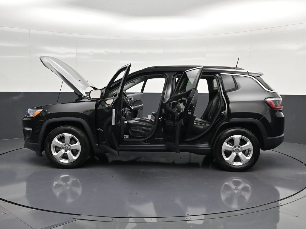 Used 2019 Jeep Compass Latitude FWD image 40