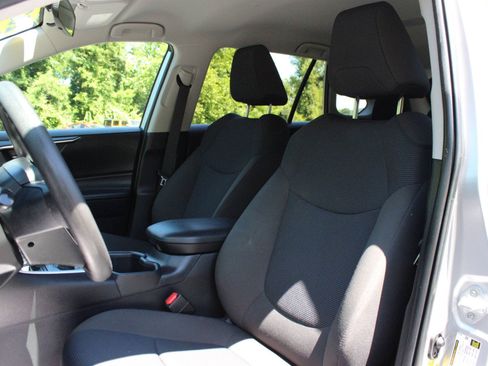 Used 2022 Toyota RAV4 LE AWD/4WD image 14