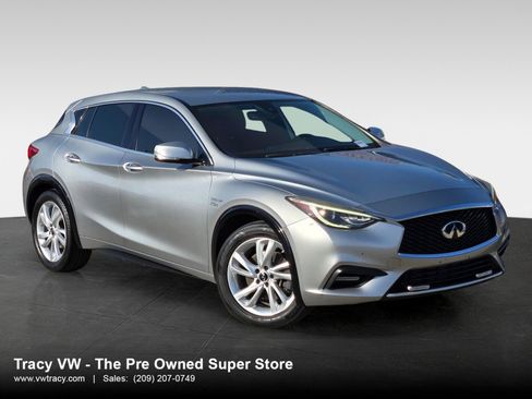 Used 2019 INFINITI QX30 image 1