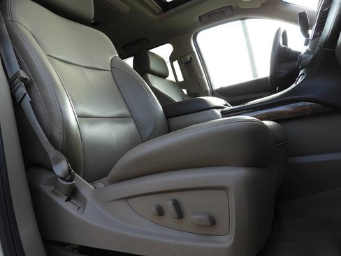 Used 2015 Chevrolet Suburban LT AWD/4WD image 45
