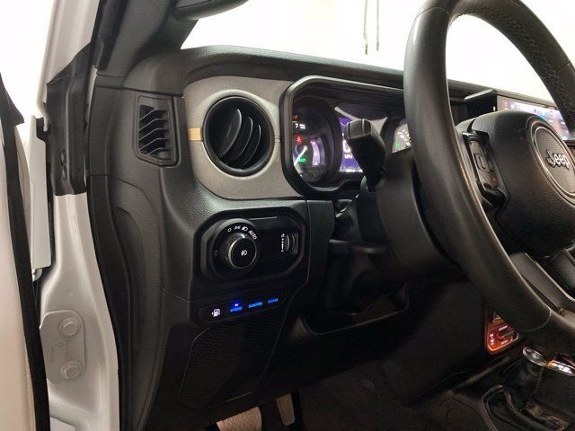 Used 2024 Jeep Wrangler Unlimited AWD/4WD image 16