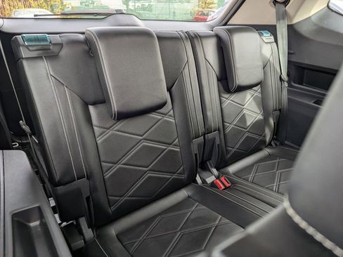 Used 2024 Volkswagen Atlas SE image 17