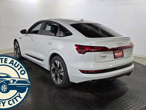 Used 2022 Audi e-tron Premium w/ Convenience Plus Package image 8